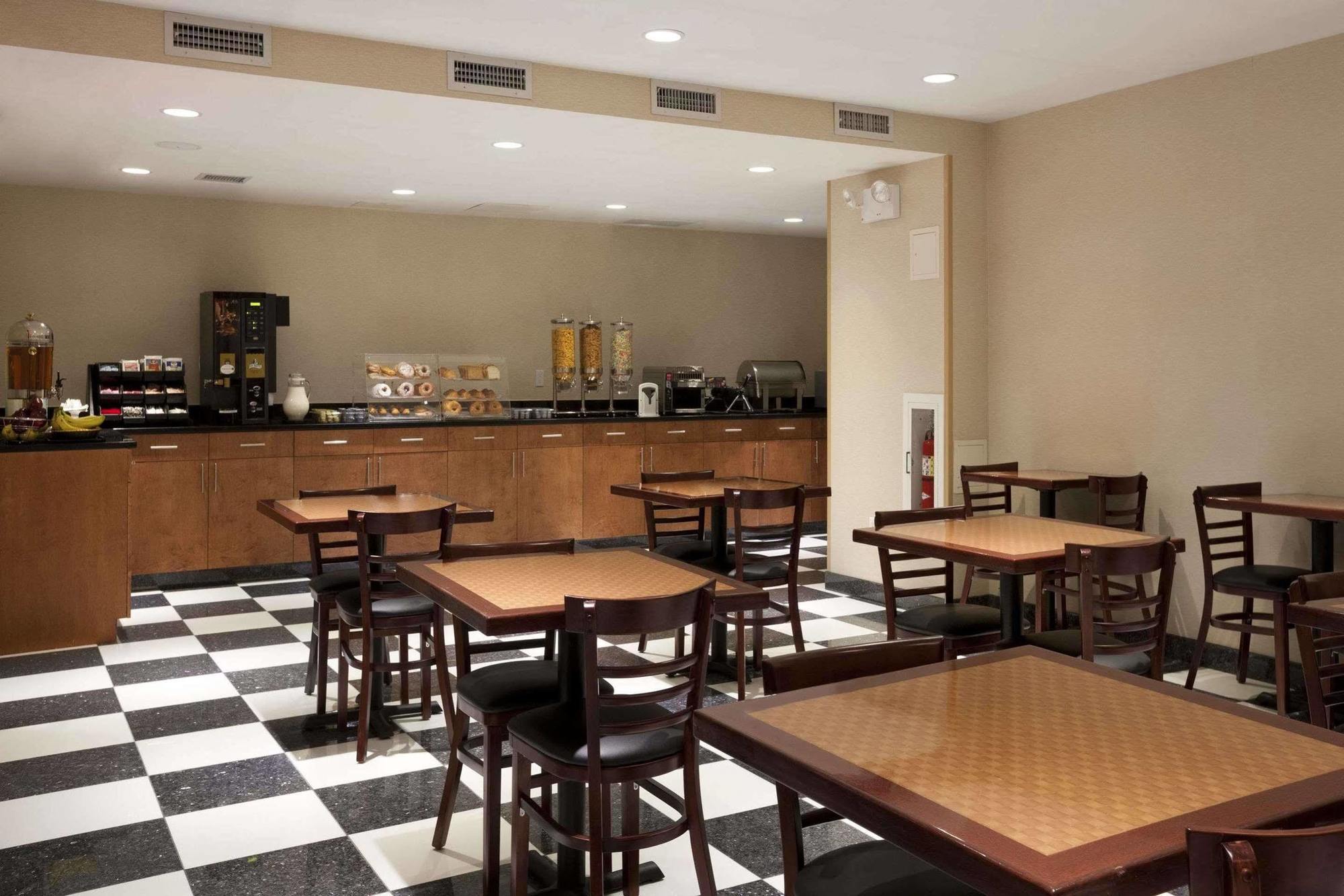 Howard Johnson By Wyndham Jamaica Ny Near Airtrain Jfk นิวยอร์ก ภายนอก รูปภาพ